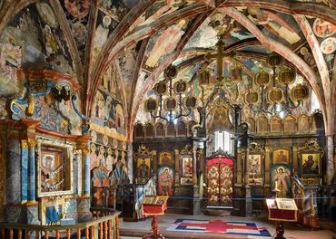 Унутрашњост манастирске цркве